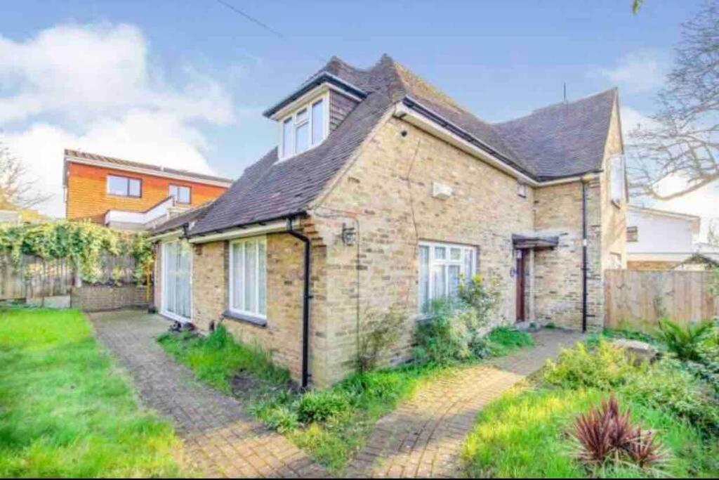 Lovely Cottage In The Heart Of Shirley- Croydon Ngoại thất bức ảnh