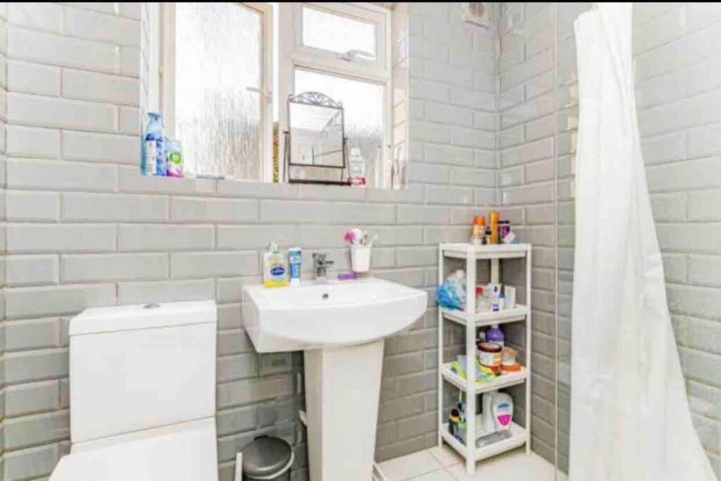 Lovely Cottage In The Heart Of Shirley- Croydon Ngoại thất bức ảnh